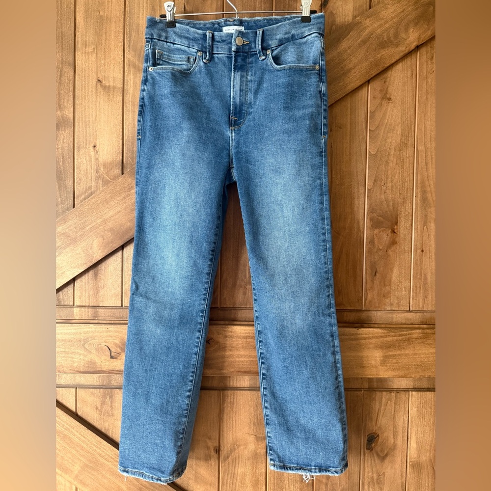 Good American Straight Leg Jeans in Medium Blue Wash